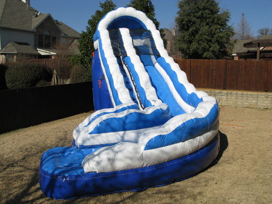 Glissière gonflable en PVC bleu de 18 pieds avec piscine