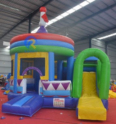 Un château gonflable en PVC cylindrique portable avec glissement latéral et dôme gonflable