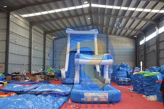Centre commercial Occasion Grand toboggan gonflable avec piscine et longue piste de toboggan