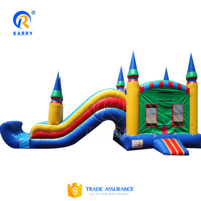 Champ de glisse de château gonflable pour enfants en plein air avec logo personnalisé et PVC durable