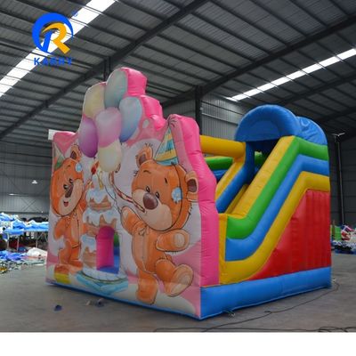Un ours gonflable pour les fêtes