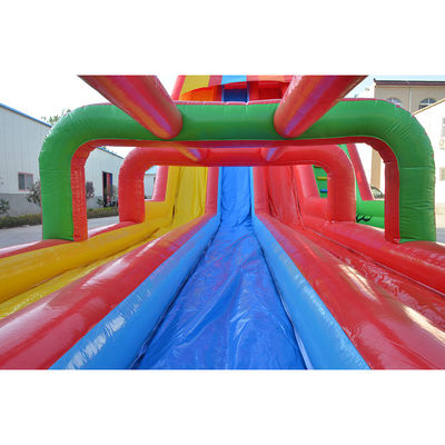 Essentiel pour l'été, toboggan gonflable multicolore avec piscine et fermeture automatique