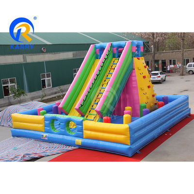 Des glissières sèches gonflables extérieures de couleur personnalisée avec double voie et mur d'escalade