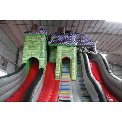 Grand toboggan gonflable Conception de manoir effrayant pour la fête de la maison hantée ou la maison de haut