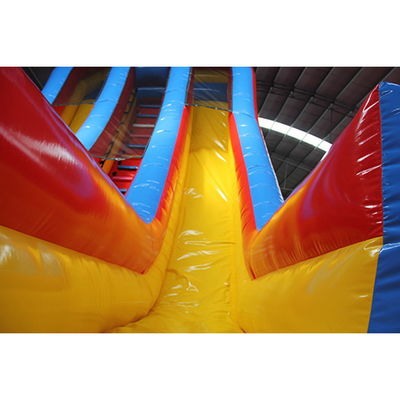Capacité maximale 100-500 kg toboggan commercial gonflable avec piscine et double voie