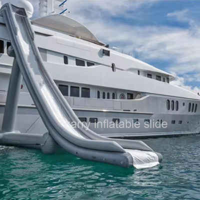 Jeu gonflable extérieur avec piscine