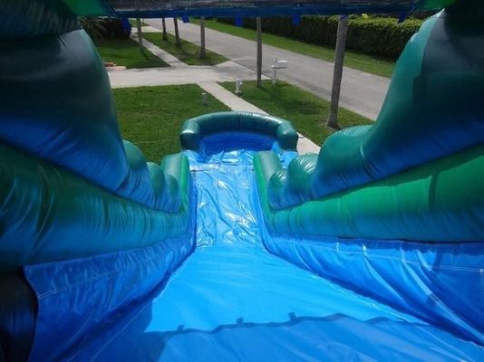 Le frisson d'une vie avec notre toboggan gonflable cyclone de 32 pieds de haut