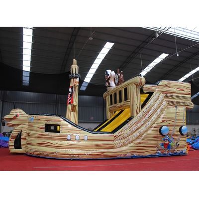Grand toboggan gonflable pour pirates avec château gonflable