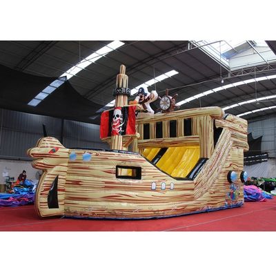 Grand toboggan gonflable pour pirates avec château gonflable