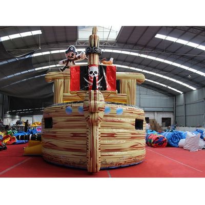 Grand toboggan gonflable pour pirates avec château gonflable