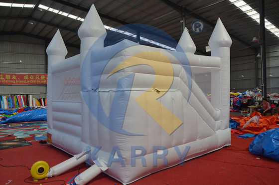 Terrain de jeux extérieur personnalisé Maison gonflable blanche avec glissement et château gonflable
