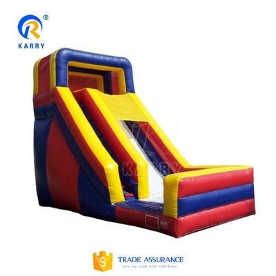 Transformez votre jardin en paradis d'été avec ce château gonflable et ce toboggan