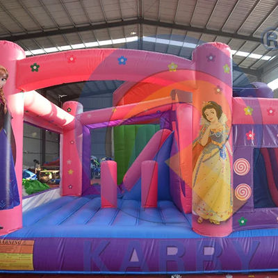 Des maisons gonflables rose pour les fêtes