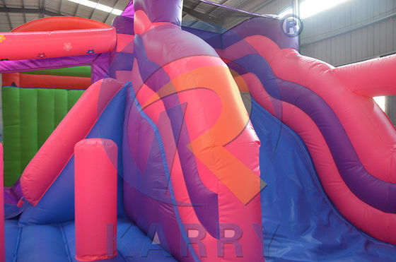 Des maisons gonflables rose pour les fêtes