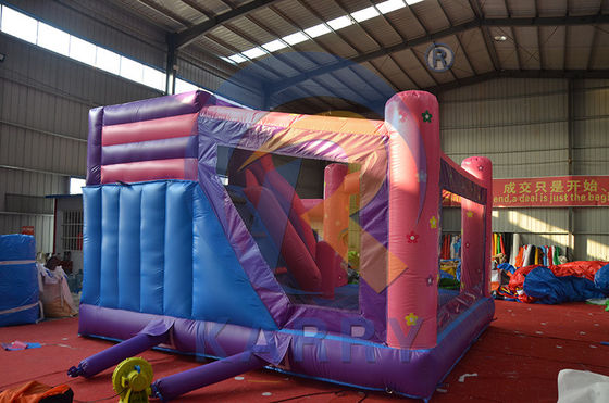 Des maisons gonflables rose pour les fêtes