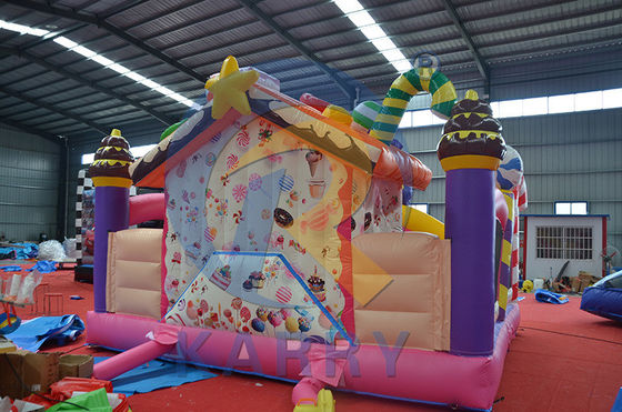 Groupe d'âge 5-7 ans Château gonflable à bonbons avec petit toboggan et obstacle