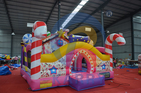 Groupe d'âge 5-7 ans Château gonflable à bonbons avec petit toboggan et obstacle