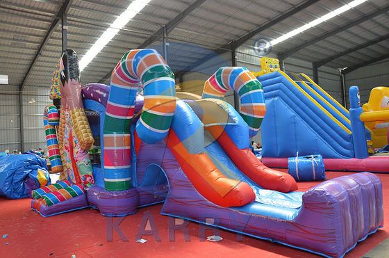 Groupe d'âge 5-7 ans Château gonflable à bonbons avec petit toboggan et obstacle