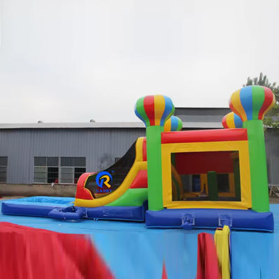 Ensemble de diapositives de château gonflables en bâtonnet en PVC pour enfants avec des ballons colorés et une maison en rebond
