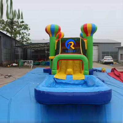 Ensemble de diapositives de château gonflables en bâtonnet en PVC pour enfants avec des ballons colorés et une maison en rebond