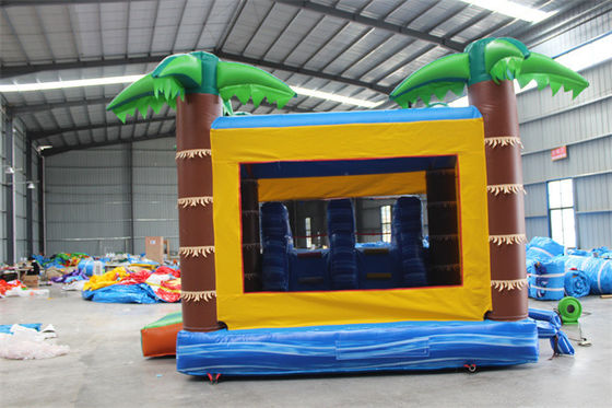 Des kits de réparation comprenant des châteaux gonflables de saut à la taille d'un adulte avec toboggan et piscine