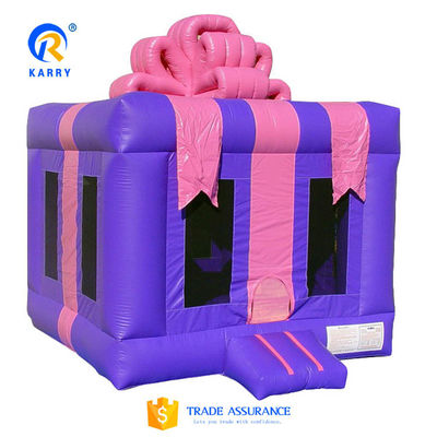 Caractéristiques Portable boîte à cadeaux gonflable de fantaisie saut à l'eau Bouncer Maison à vendre