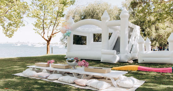 Fête pour enfants en plein air, incontournable, mariage gonflable blanc, maison de rebond avec glissement