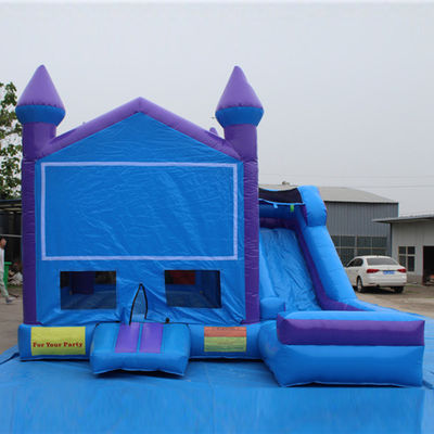 14 ans plus tard, des filles gonflables portables sautant du château avec mon petit cheval.