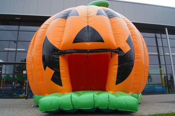 Faites de votre fête d'Halloween un succès avec notre maison gonflable à pommes de terre
