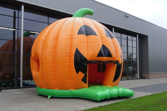 Faites de votre fête d'Halloween un succès avec notre maison gonflable à pommes de terre