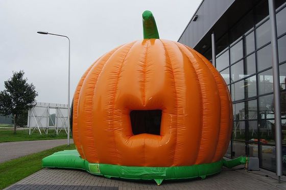 Faites de votre fête d'Halloween un succès avec notre maison gonflable à pommes de terre