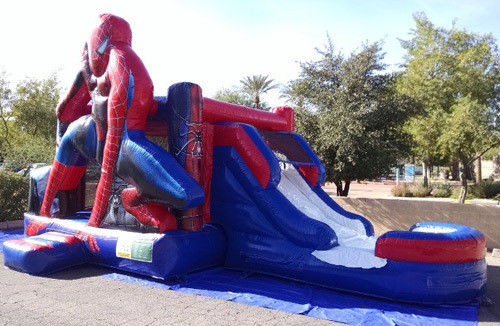 Jeux gonflables pour la fête d'anniversaire des enfants