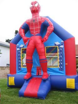 Jeux gonflables pour la fête d'anniversaire des enfants