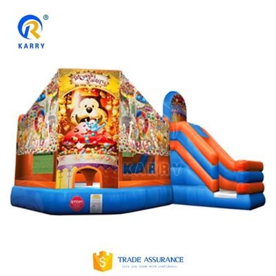 Caractéristiques PORTABLE Carousel géant château rebondissant combo diapositive avec couleur personnalisée