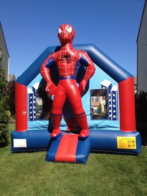 Maison gonflable de 65 kg avec planche à roulettes et conception de saut en l'air Spiderman 3D