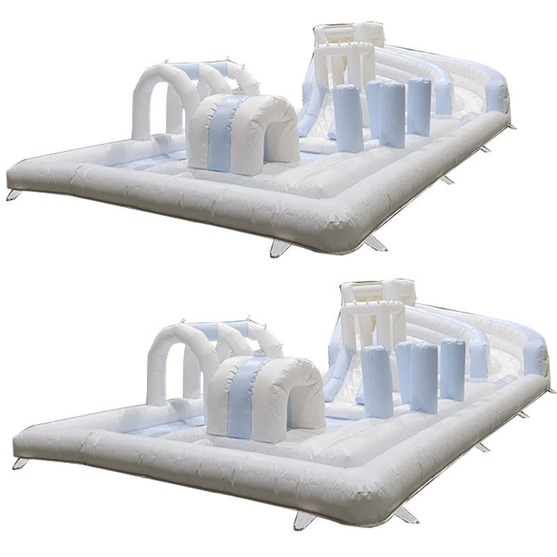 Cours d'obstacles en extérieur en PVC blanc unisexe équipement de jeu gonflable pour jeux pour enfants toboggan à eau gonflable avec piscine