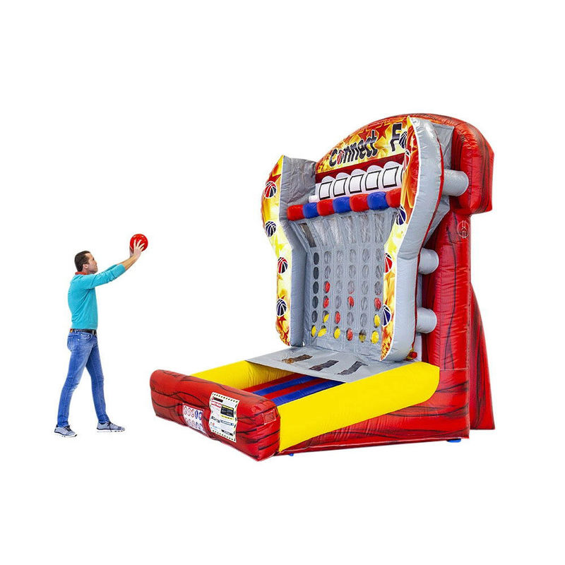 Couleur gonflable Connect 4 dans un jeu de tir à la cible en ligne pour les défis commerciaux
