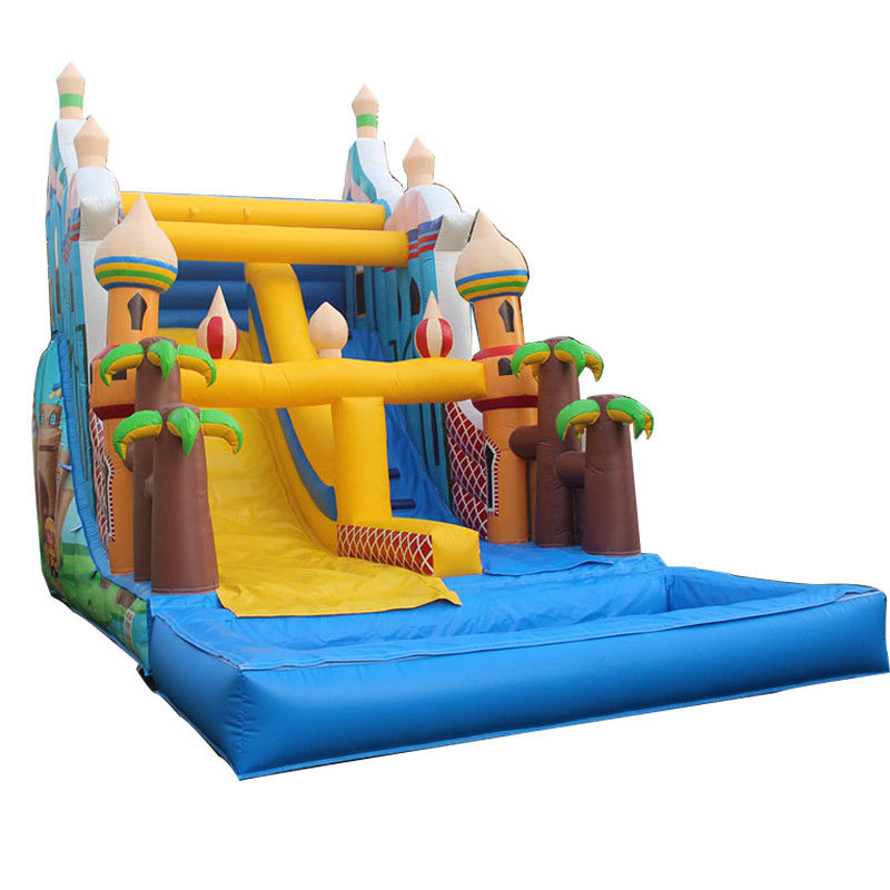 Capacité maximale 100-500 kg Château gonflable avec glissière humide pour piscine intérieure