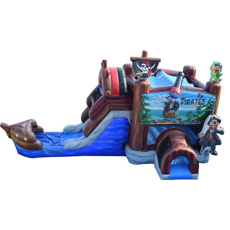 Maison gonflable avec toboggan et toboggan aquatique