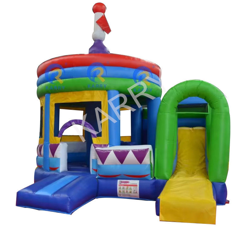 Un château gonflable en PVC cylindrique portable avec glissement latéral et dôme gonflable