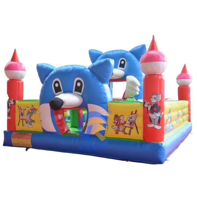 Parc d'attractions ville amusante maison gonflable avec thème Tom et Jerry OEM accepté