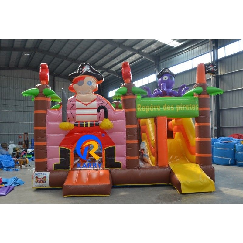 Un navire pirate naviguant sur une glissière sèche, un château gonflable, un terrain de jeux, un château sautant avec une glissière 5 en 1